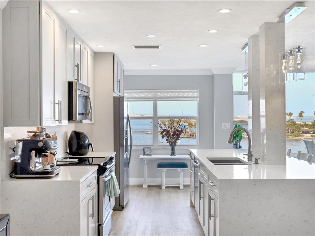 226 Golden Gate Point, Unit 44 Sarasota, FL 34236 - Photo 24 of 65