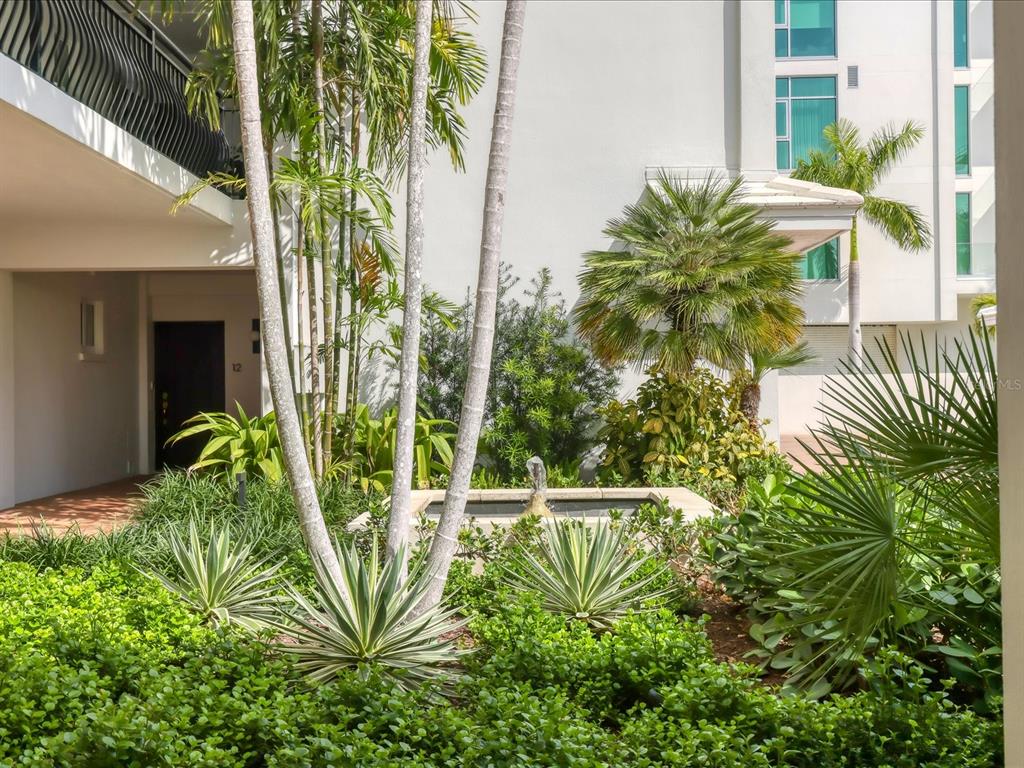 226 Golden Gate Point, Unit 44 Sarasota, FL 34236 - Photo 10 of 65