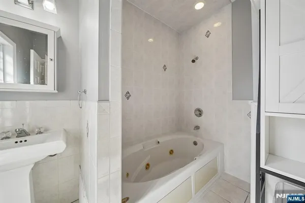 $2,650 | 364 New York Avenue, Unit 3, Jersey City, NJ 07307