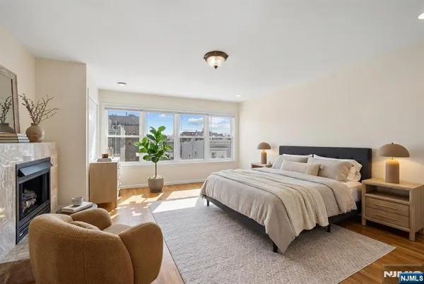$2,650 | 364 New York Avenue, Unit 3, Jersey City, NJ 07307