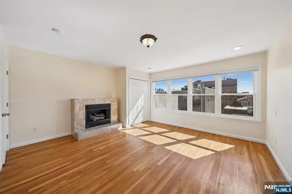 $2,650 | 364 New York Avenue, Unit 3, Jersey City, NJ 07307