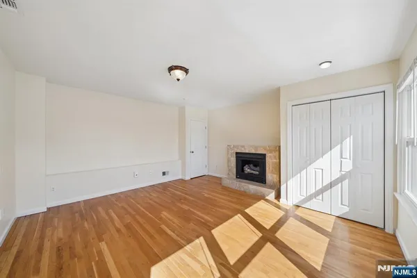 $2,650 | 364 New York Avenue, Unit 3, Jersey City, NJ 07307