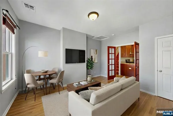 $2,650 | 364 New York Avenue, Unit 3, Jersey City, NJ 07307