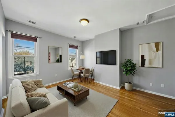 $2,650 | 364 New York Avenue, Unit 3, Jersey City, NJ 07307