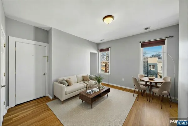 $2,650 | 364 New York Avenue, Unit 3, Jersey City, NJ 07307