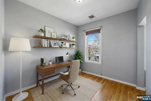 $2,650 | 364 New York Avenue, Unit 3, Jersey City, NJ 07307