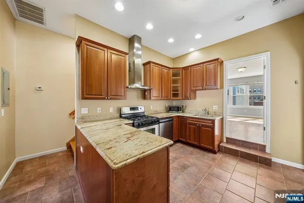 $2,650 | 364 New York Avenue, Unit 3, Jersey City, NJ 07307