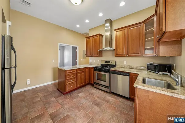 $2,650 | 364 New York Avenue, Unit 3, Jersey City, NJ 07307