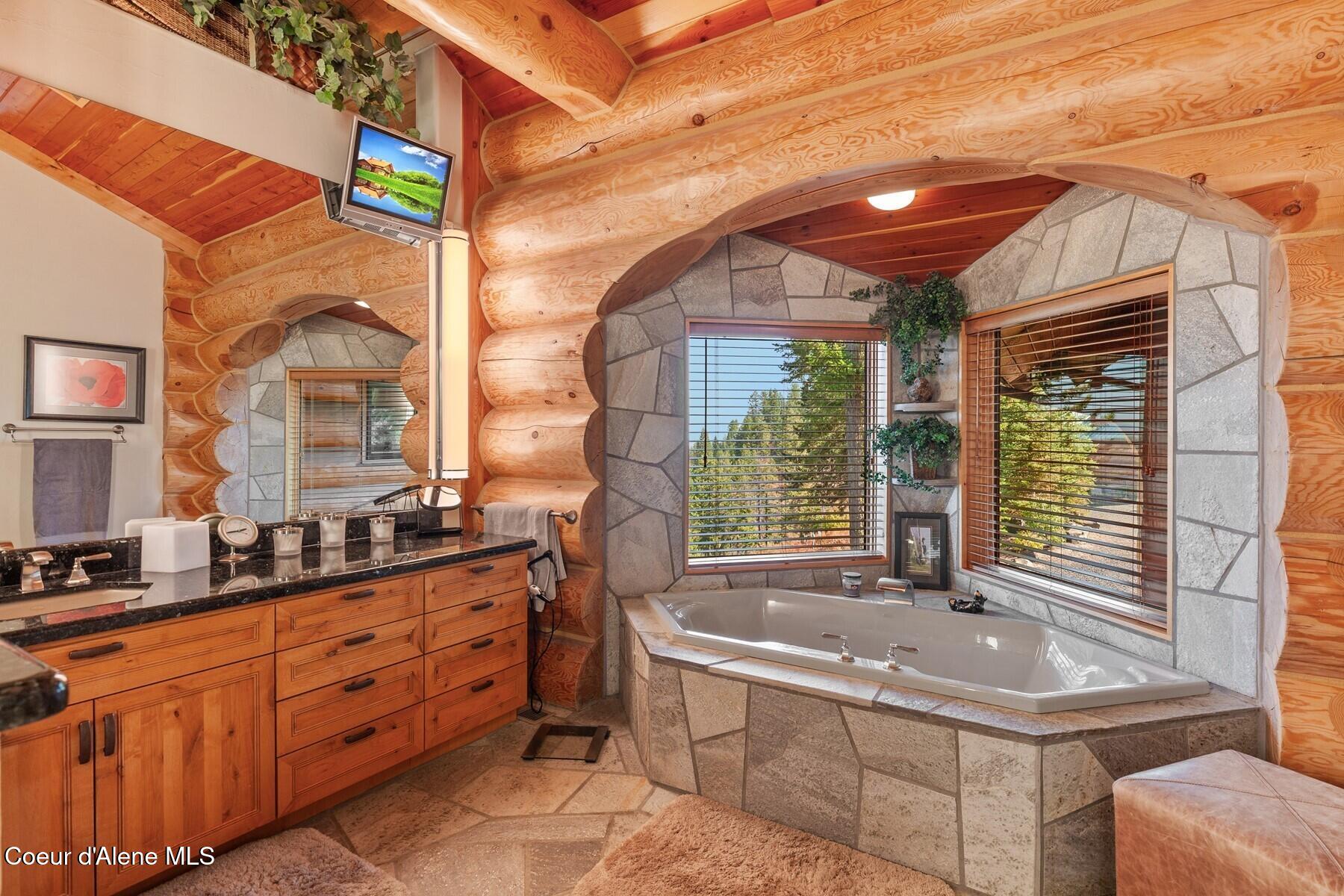 18869 South Trekker Woods Road Coeur D'Alene, ID 83814 - Photo 17 of 76 Log Arch over Soaking Tub