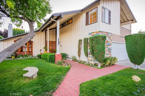 $899,000 | 23132 Posada Drive, Valencia, CA 91354