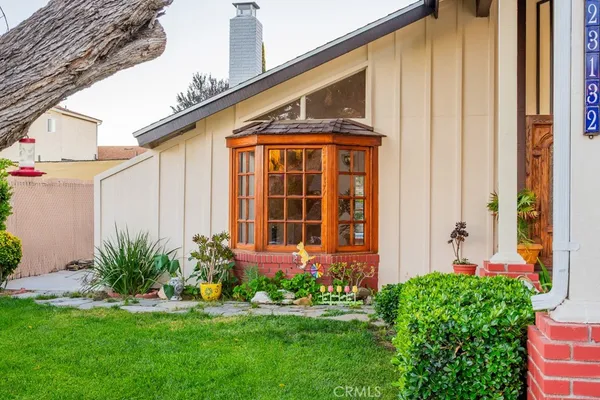 $899,000 | 23132 Posada Drive, Valencia, CA 91354