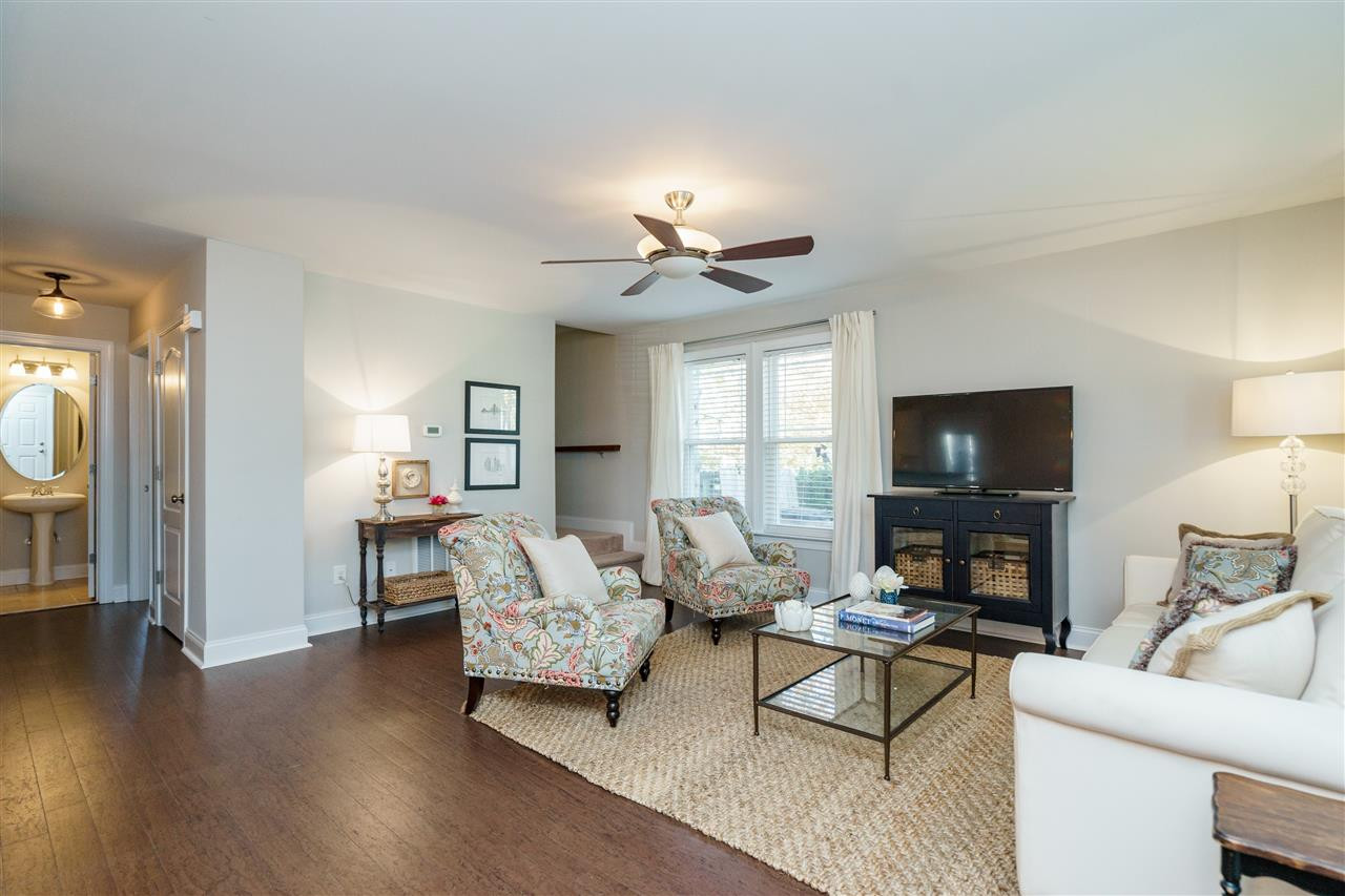 712 South East Street Raleigh, NC 27601 - Photo 4 of 25 Living Room