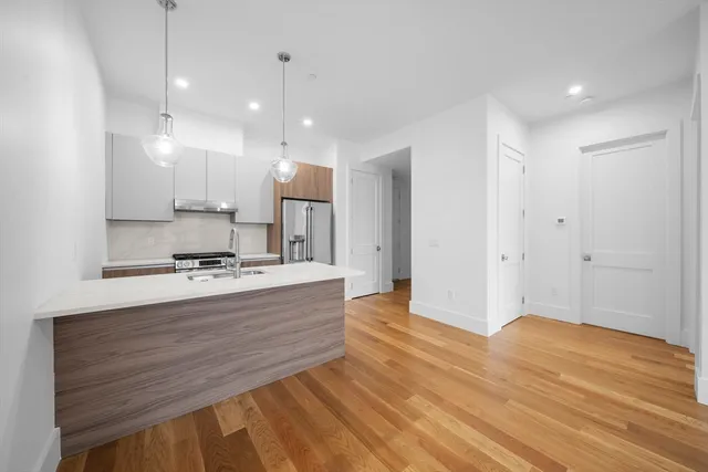 $4,250 | 218-220 Old Colony Avenue, Unit 206, Boston, MA 02127