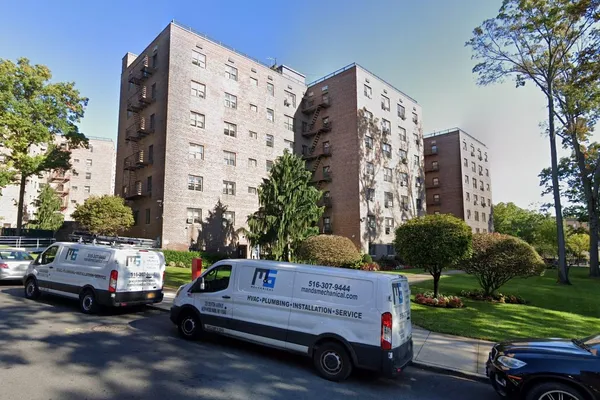 $174,000 | 87-40 Francis Lewis Boulevard, Unit B42 | Holliswood