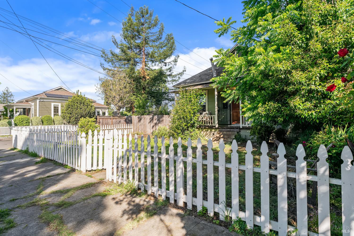 227 Hewett Street Santa Rosa, CA 95401 - Photo 8 of 73