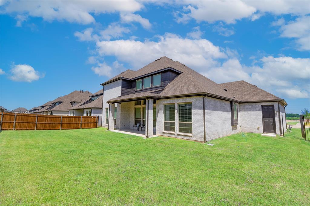 12135 Cotton Field Road Frisco, TX 75035 - Photo 38 of 38 Expansive green lawn with a full privacy fence