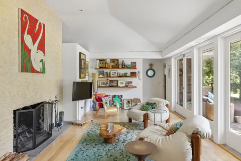 136 Barnes Hole Road, East Hampton, NY 11937