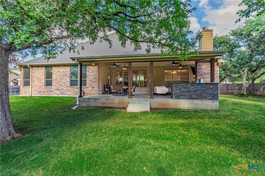 8 Daingerfield Cove Morgan's Point Resort, TX 76513 - Photo 24 of 28 front view of a house with a yard