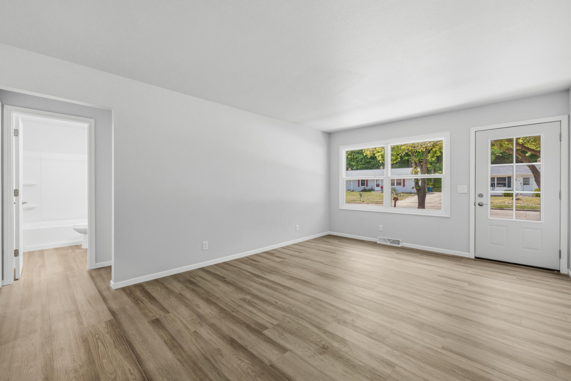 513 Bender Road, Unit 515 West Bend, WI 53090 - Photo 19 of 29 LIVING ROOM