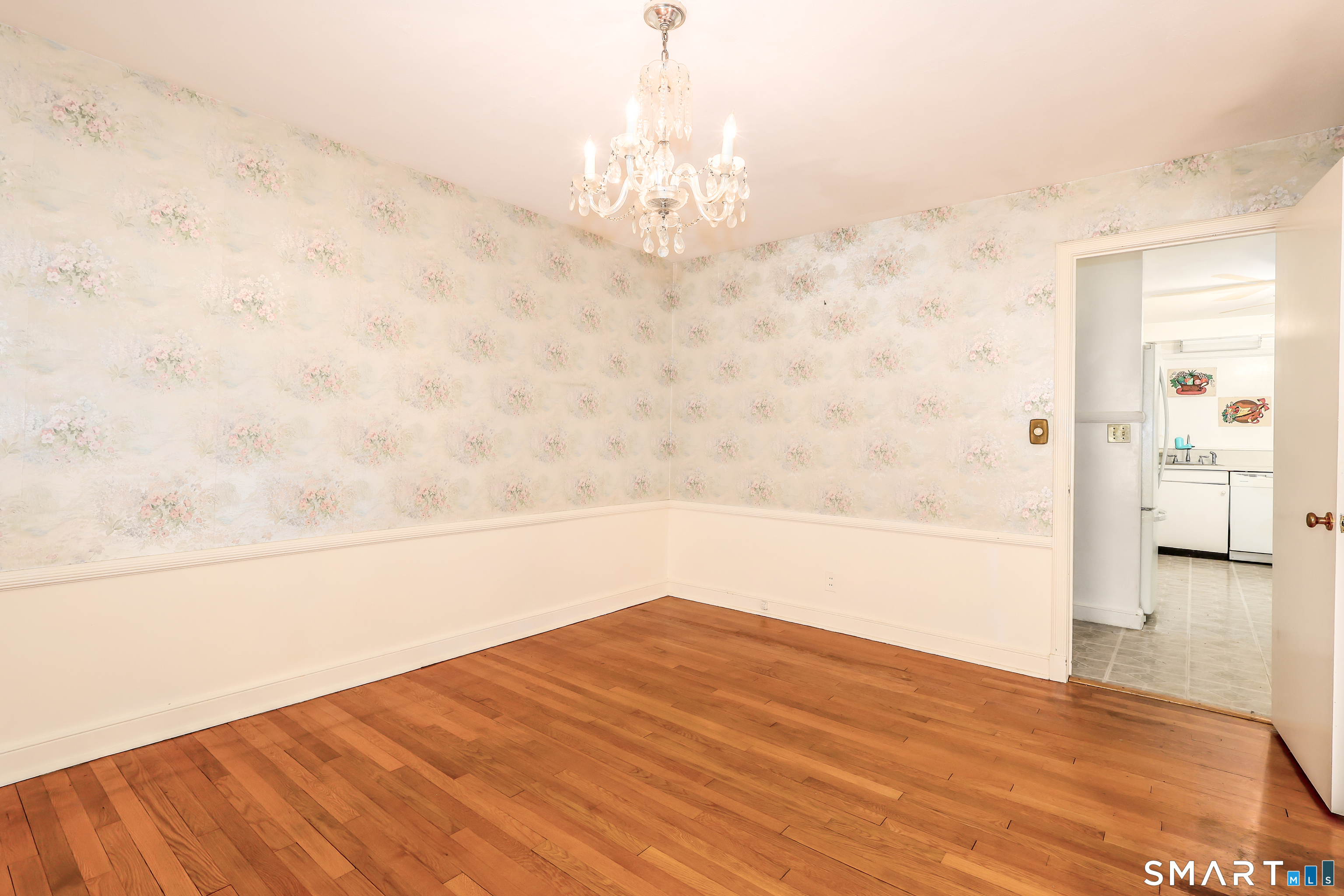124 Chestnut Hill Road Trumbull, CT 06611 - Photo 12 of 38 Gallery Image 12