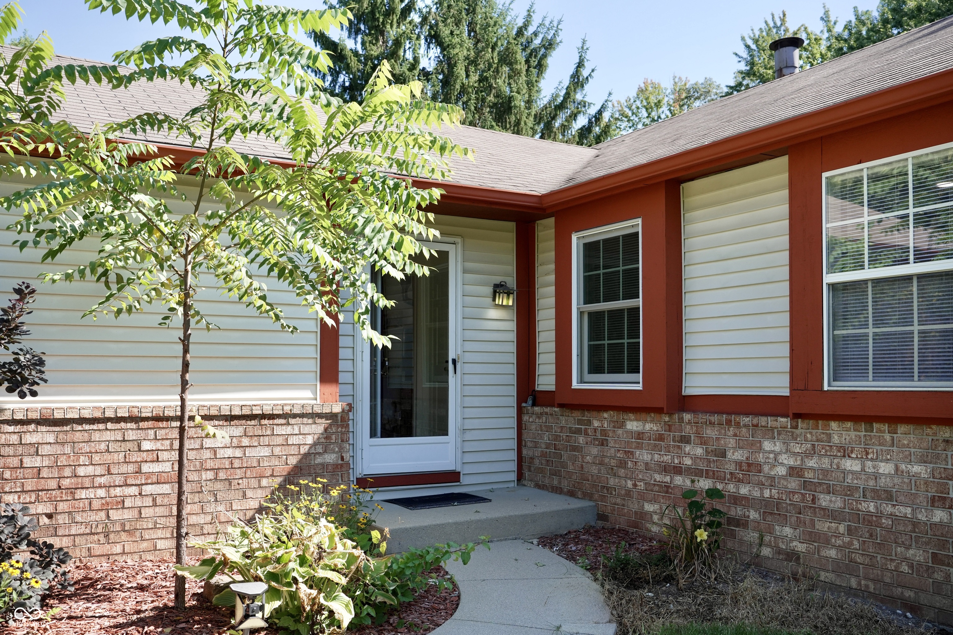 9143 Warwick Road Indianapolis, IN 46240 - Photo 4 of 48