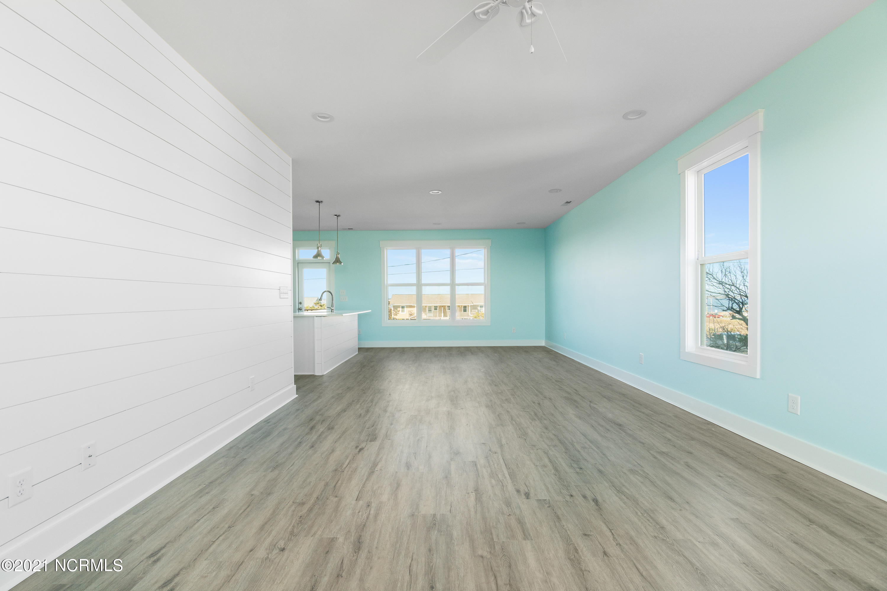 12 Ocean Drive, Unit B Emerald Isle, NC 28594 - Photo 9 of 27 Chill Photo_-9