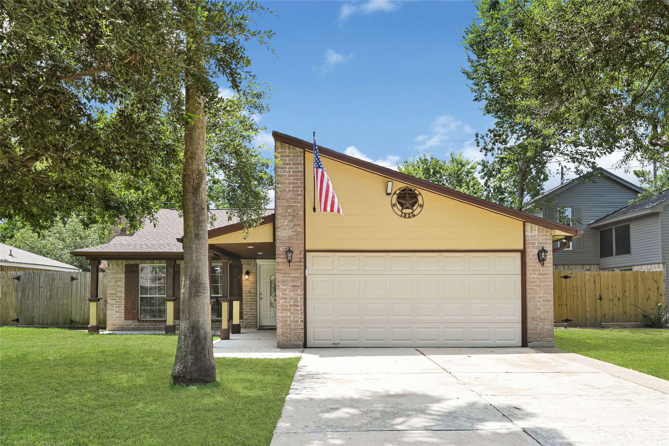 4806 Hickorygate Drive Spring, TX 77373 - Photo 20 of 21 Front view of 4806 Hickorygate, with double wide driveway.