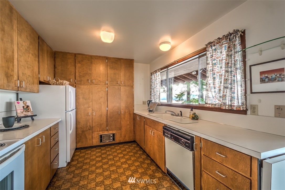 6996 Salmon Beach Road Anacortes, WA 98221 - Photo 6 of 24 Gallery Image 6