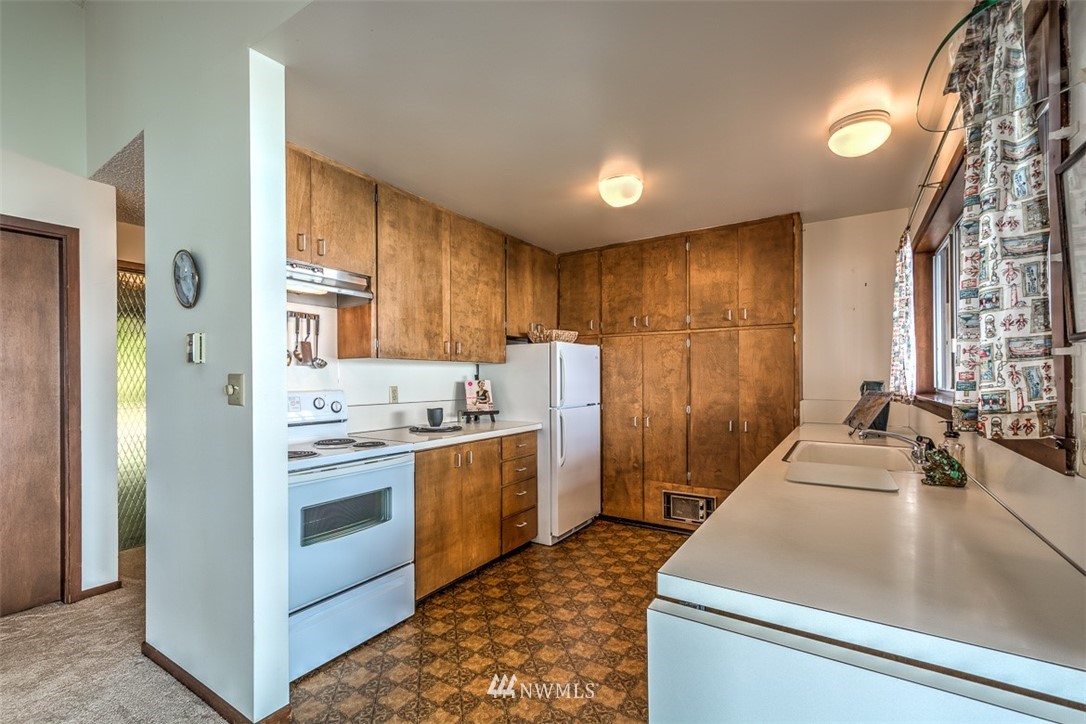 6996 Salmon Beach Road Anacortes, WA 98221 - Photo 7 of 24 Gallery Image 7