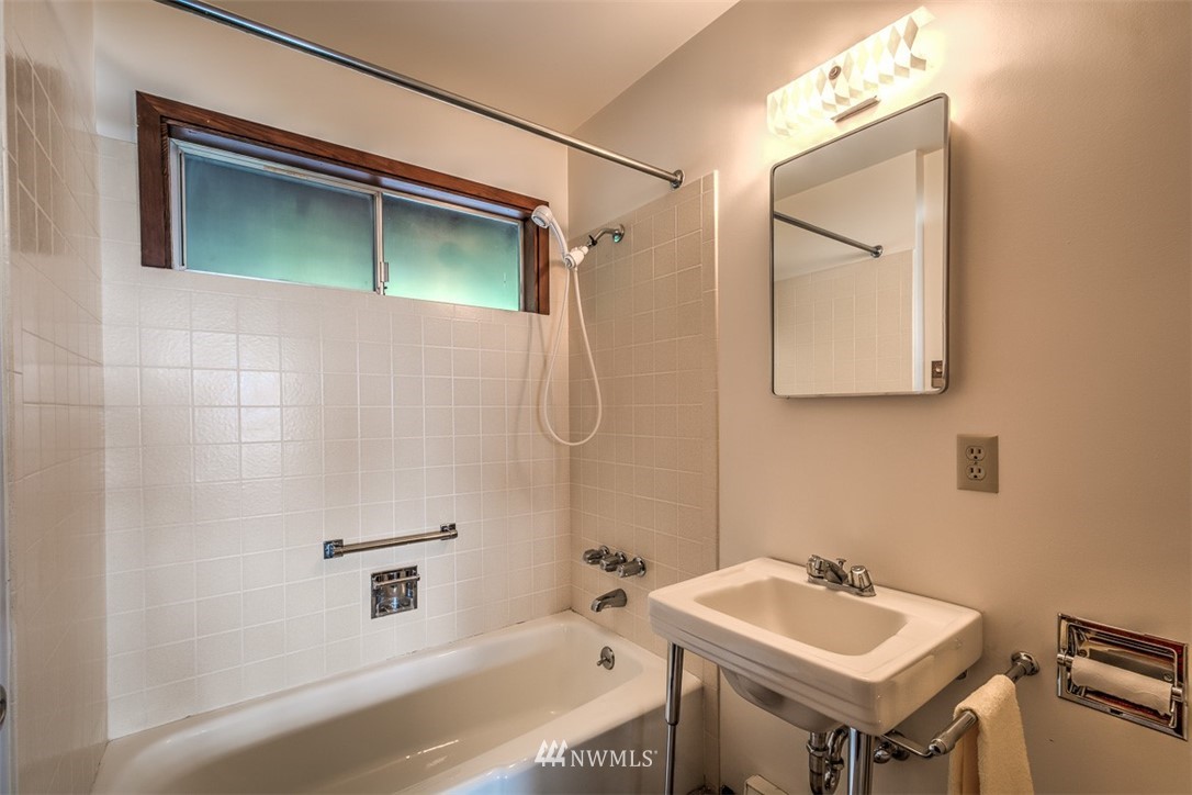 6996 Salmon Beach Road Anacortes, WA 98221 - Photo 10 of 24 Gallery Image 10