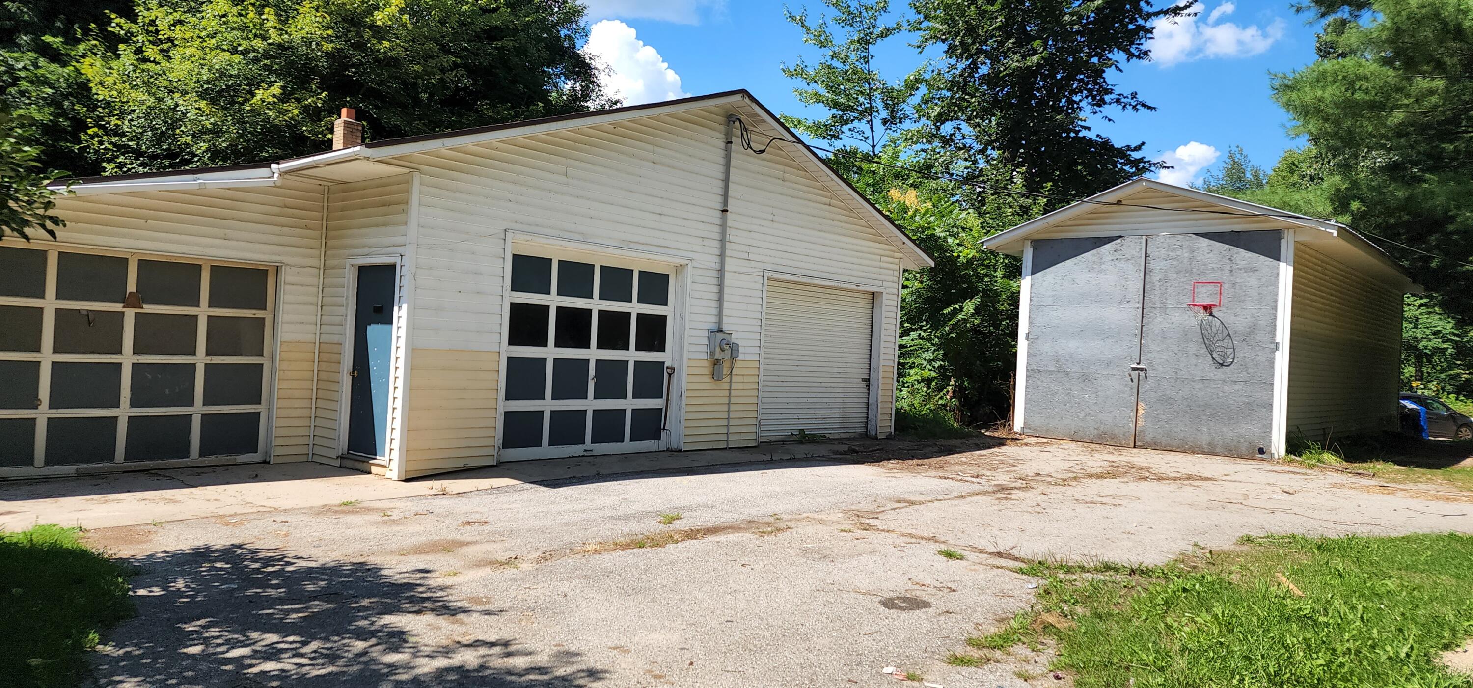 2181 North Bachman Road Hastings, MI 49058 - Photo 3 of 36 20220816_144348
