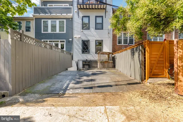 $749,900 | 1526 Massachusetts Avenue Southeast, Unit 1, Washington, DC 20003