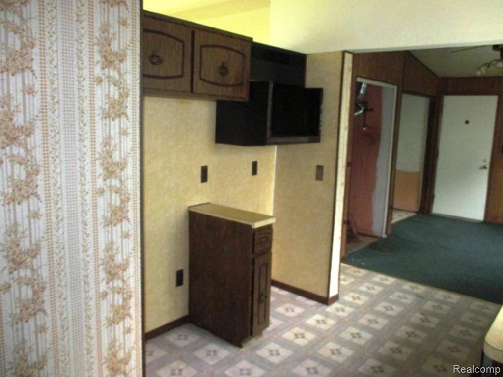 29243 York Street Inkster, MI 48141 - Photo 9 of 19 9-Kitchen View 3.jpg