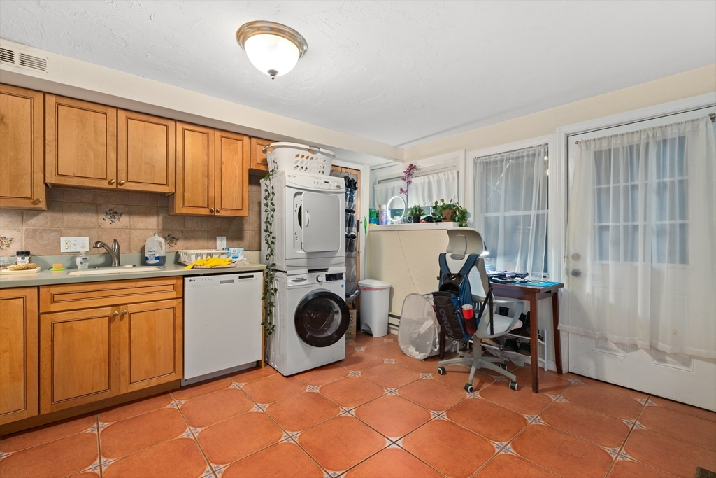 22 Austin Street Boston, MA 02129 - Photo 4 of 17