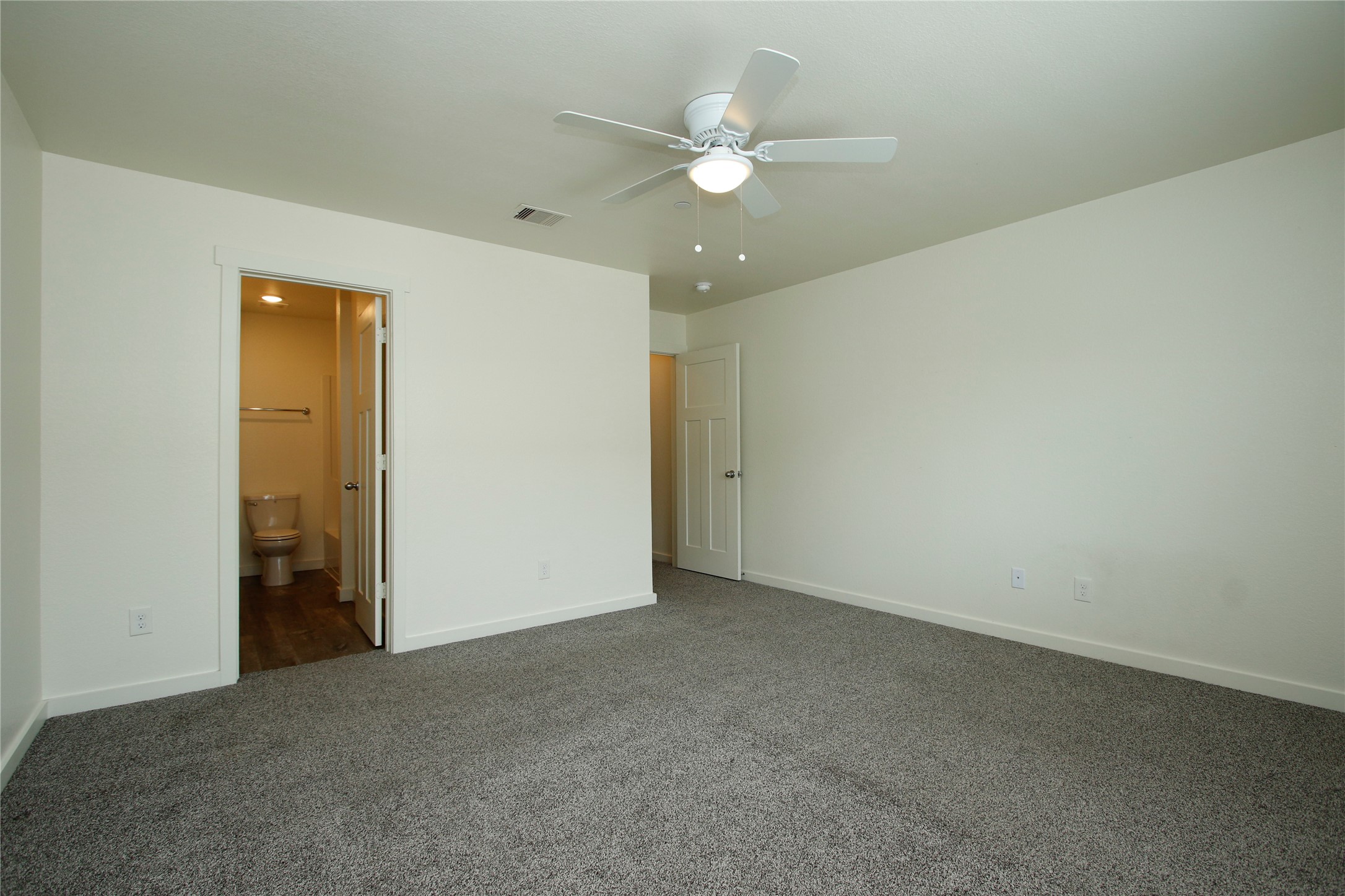 21155 Gosling Road, Unit 22A Spring, TX 77388 - Photo 14 of 28 an empty room with a chandelier fan