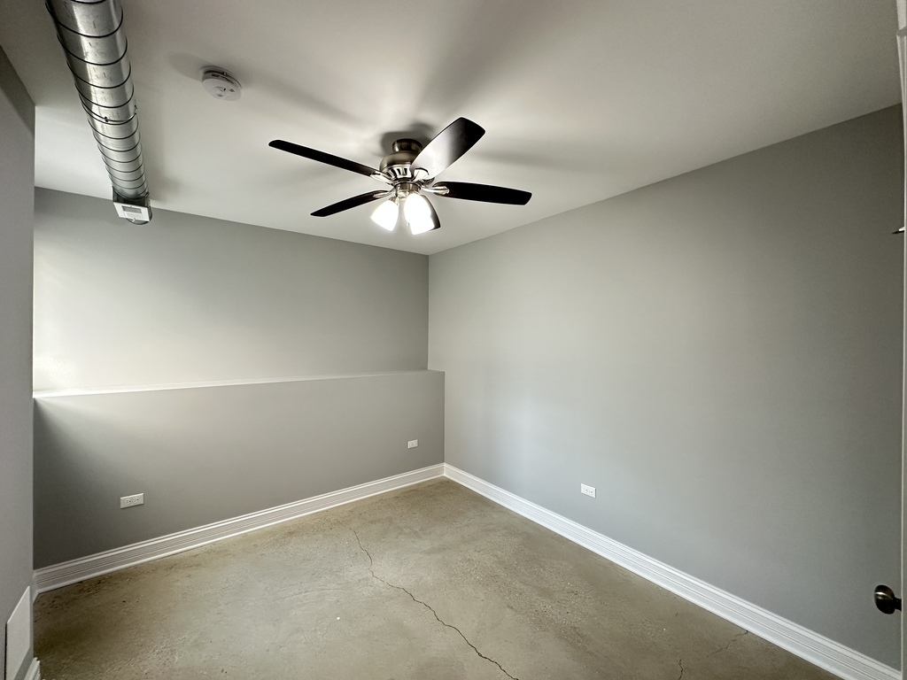 4117 South Michigan Avenue, Unit GS Chicago, IL 60653 - Photo 12 of 20 an empty room with a window