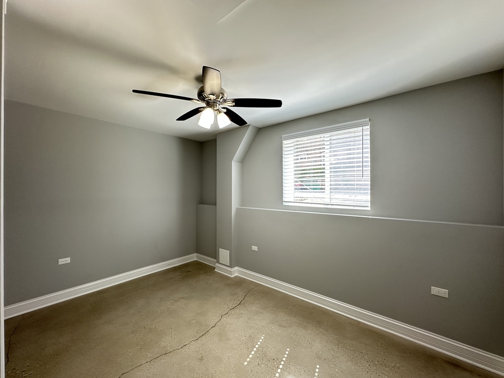 4117 South Michigan Avenue, Unit GS Chicago, IL 60653 - Photo 14 of 20 a view of a livingroom with a ceiling fan and a window