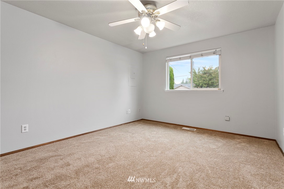 8620 Bender Road Lynden, WA 98264 - Photo 13 of 37 an empty room with windows and fan