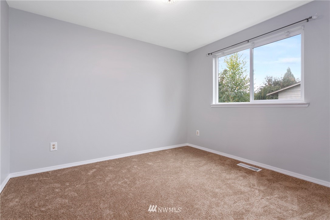 8620 Bender Road Lynden, WA 98264 - Photo 17 of 37 an empty room with a window