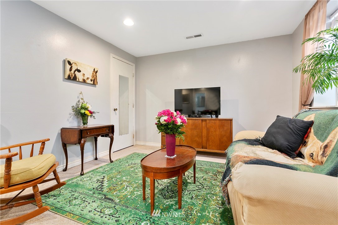 8620 Bender Road Lynden, WA 98264 - Photo 23 of 37 a living room with furniture a flat screen tv and a potted plant