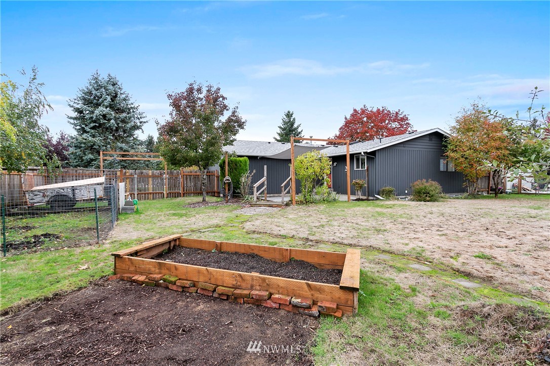 8620 Bender Road Lynden, WA 98264 - Photo 33 of 37 a view of a house with backyard and a tree
