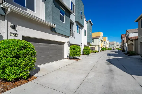 $450,000 | 3790 East Commerce Way, Sacramento, CA 95834