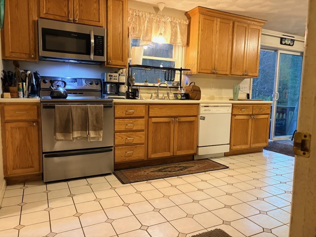 7 Chapman Way Exeter, NH 03833 - Photo 9 of 40
