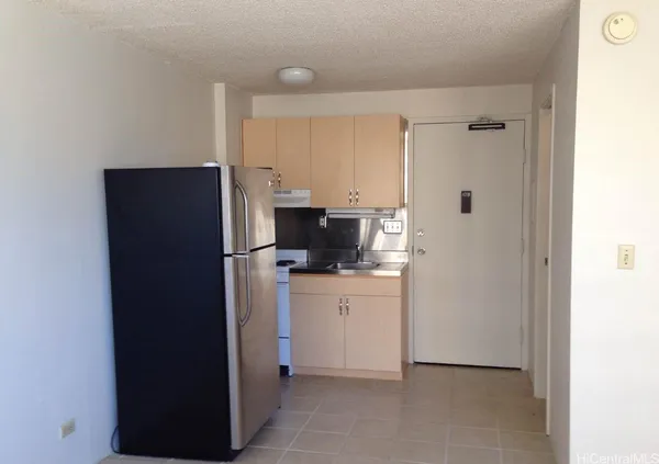 $1,700 | 1560 Kanunu Street, Unit 1108, Honolulu, HI 96814