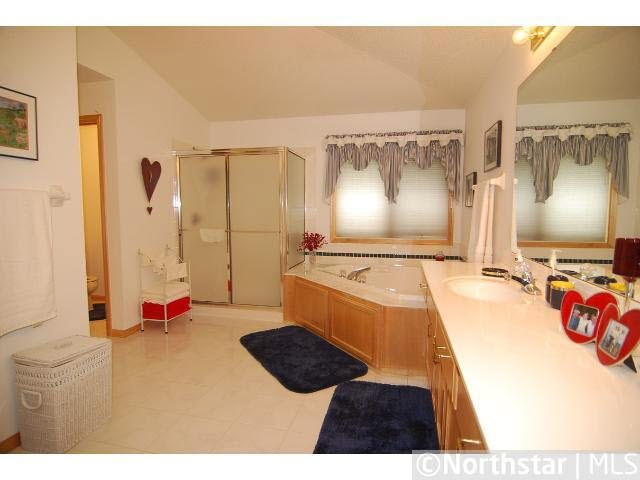 8928 Hunters Way Apple Valley, MN 55124 - Photo 11 of 15