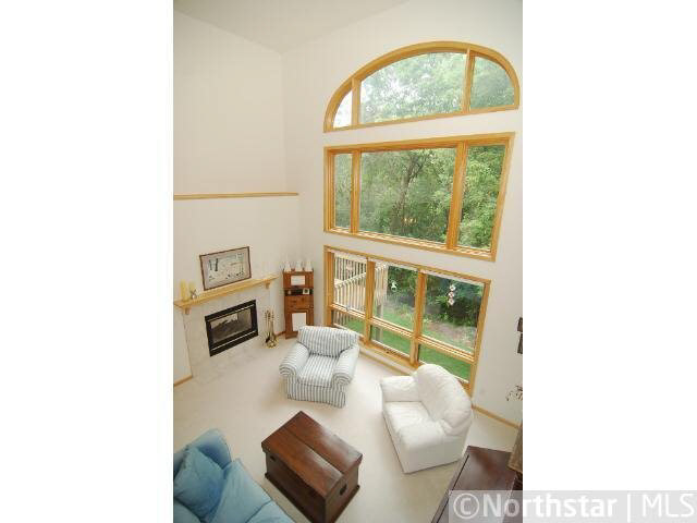 8928 Hunters Way Apple Valley, MN 55124 - Photo 3 of 15