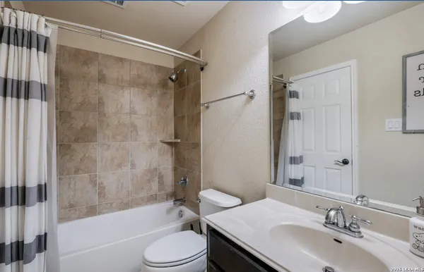 $3,900 | 18211 Branson Falls, San Antonio, TX 78255