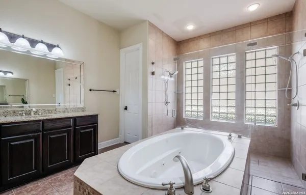 $3,900 | 18211 Branson Falls, San Antonio, TX 78255