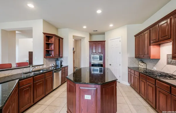 $3,900 | 18211 Branson Falls, San Antonio, TX 78255