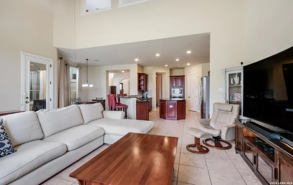 $3,900 | 18211 Branson Falls, San Antonio, TX 78255